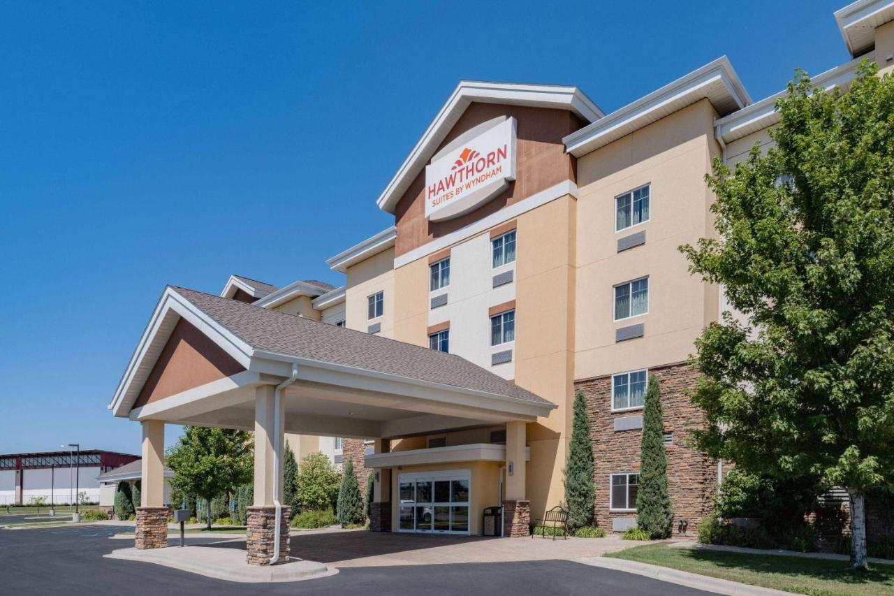 Hawthorn Suites By Wyndham Williston Exterior photo